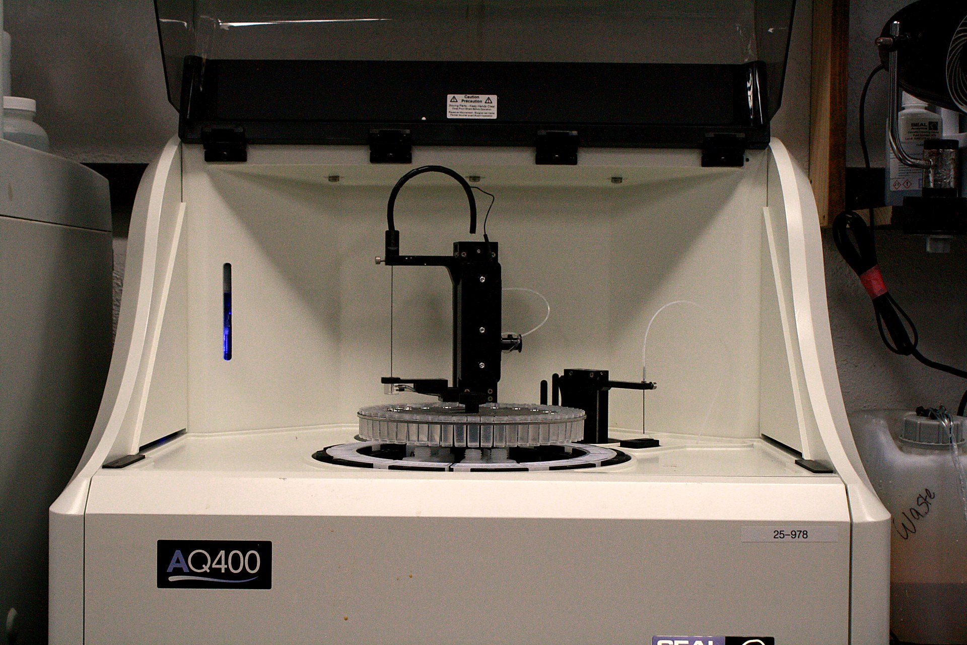 Seal AQ400 analyzer used for MUD water testing